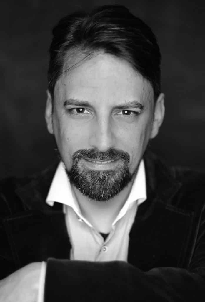 Portrait_Falk-von-Boehn-1-697×1024-1